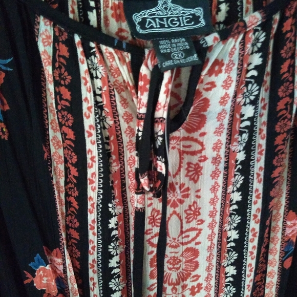 NWOT cold shoulder floral boho top - Picture 8 of 10